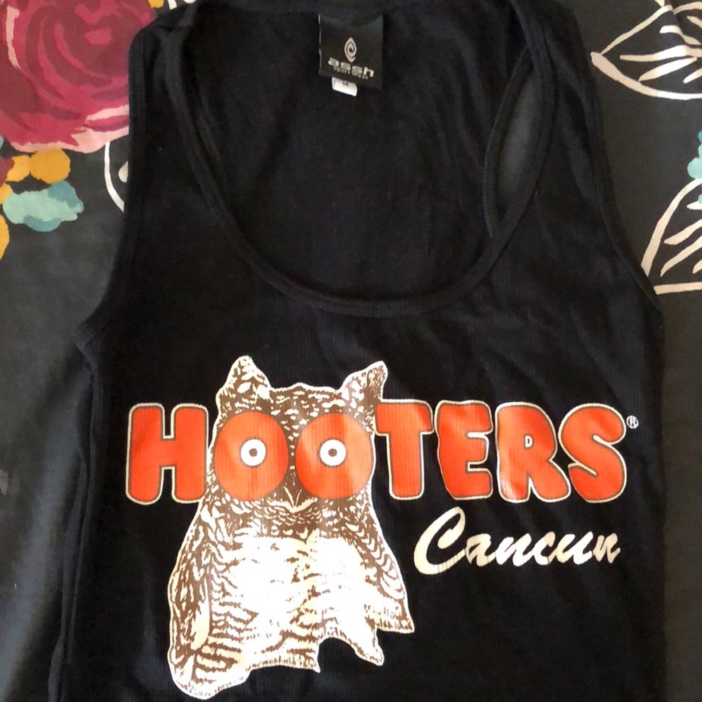 Hooters Tank